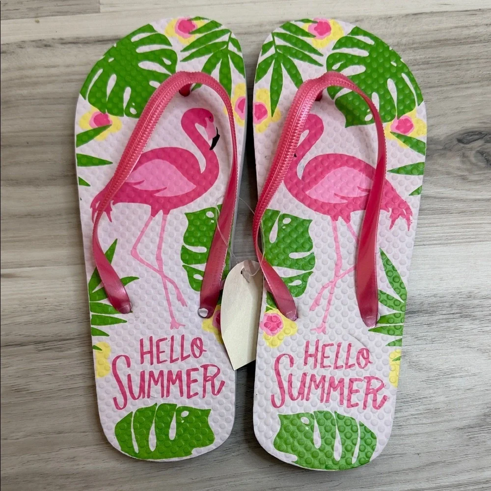 NWT Pink  Flamingo Flip Flops Wome’s Sz S (5/6)